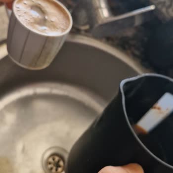 PHILIPS Ev Aletleri Philips Közde Türk Kahve Makinesi Fincana Doldururken Sürekli Akıtıyor