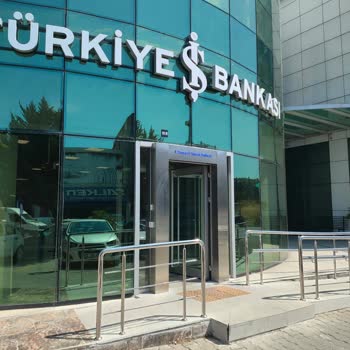 İş Bankası İzmir Şubesinde Sürekli Para Sorunu