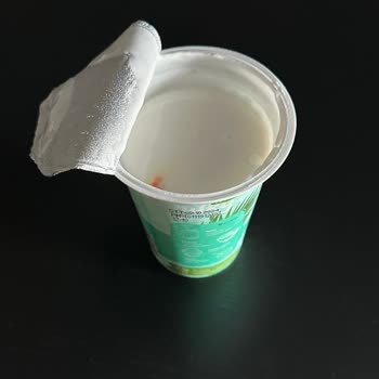 File Market Taze Yoğurt Aldım Küflü Çıktı!