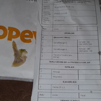 Popeyes Burgerde Kemik Parçası