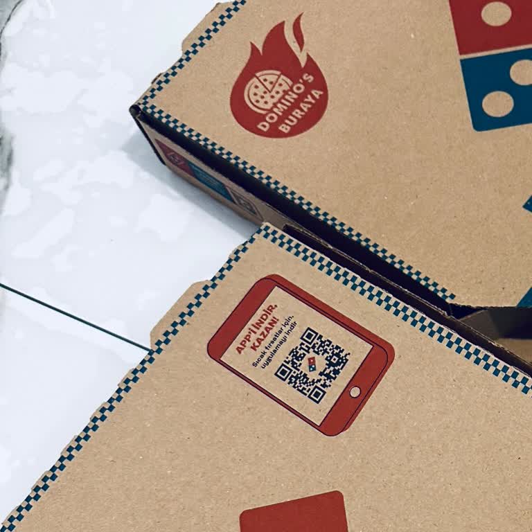 Domino's Hijyen Kurallarına Dikkat Etmiyor Kıl Çıktı