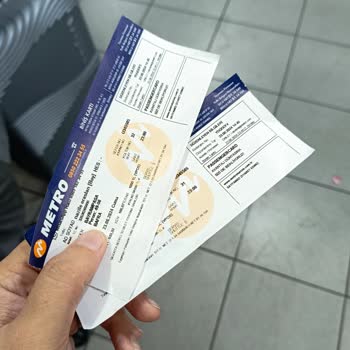 Metro Turizm Otobüs Görevlisi Bavulu Duvarlara Vurarak Cinnet Geçirdi