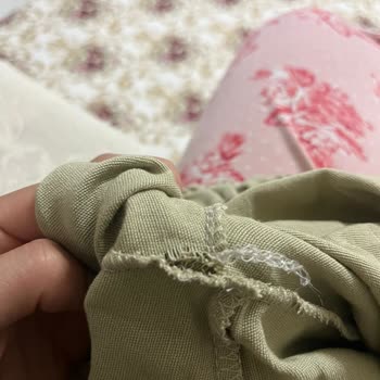 Seremboutique (Instagram) Aldığım Ürün Yırtık Çıktı Ve Müşteri Hizmeti Çok Kötü!