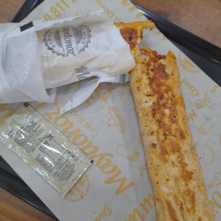 Maydonoz Döner Dürümü Ortadan Kestiremedik