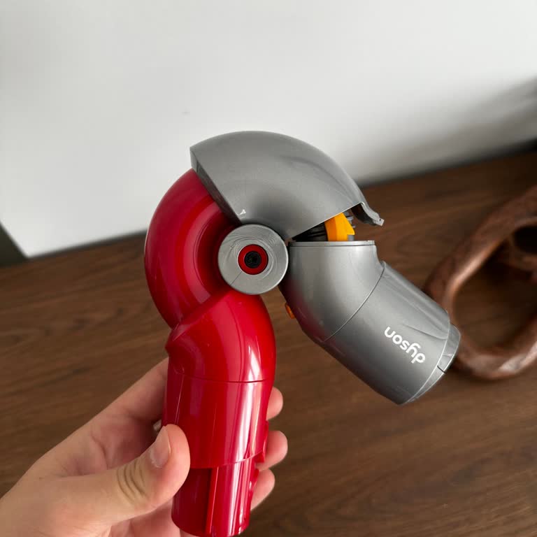 Dyson Koltuk Altı Başlığı Kilitlendi Ve Müşteri Hizmetlerinden Dönüş