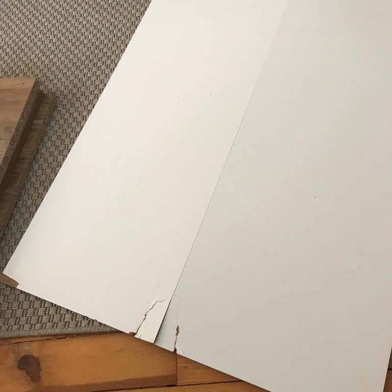 A101 Kırık Gelen Dolap Parçası