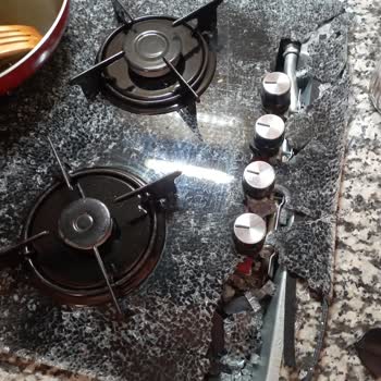 Kumtel Ankastre Setin Camı Patladı Ve Tehlike Yarattı