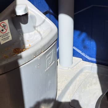 What A Fest (waf) Kainatın En Kötü Festivali