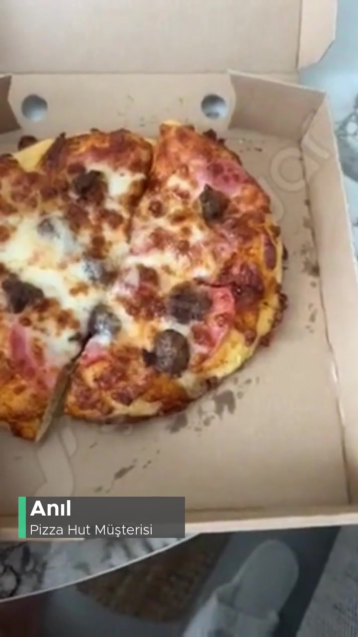 Pizza Hut Pizza Boyutları Bu Kadar Komik Olamaz! videonun kapak resmi