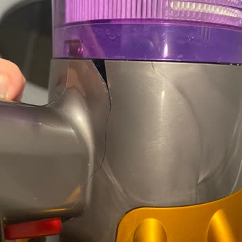 Dyson Lastik Değişimi İçin Gidip Gövdesi Kırık Gönderilen Cihaz
