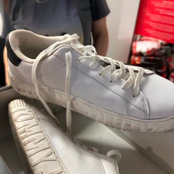 Boyner Mağazası Ve Tommy Hilfiger Markasından Şikayetçiyim