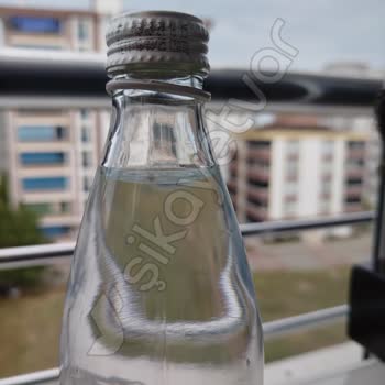 Mila Su Cam Şişe Suyun İçerisinde Gezinen Parçacıklar!