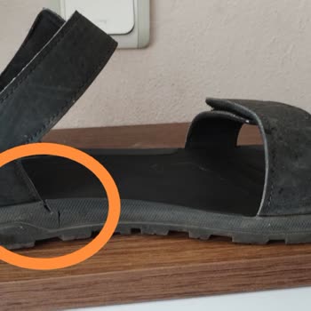 Trendyol Decathlon Erkek Sandalet Tabanında Kırılmalar Oluştu.