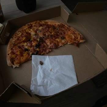 Domino's Pizza Zeytin Çekirdeği Çıktı
