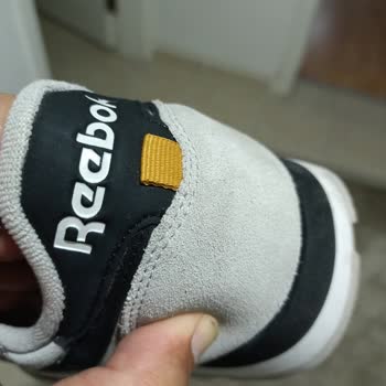 Reebok Spor Ayakkabı Üretim Hatası