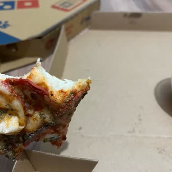 Domino's Pizzadan Saç Çıktı