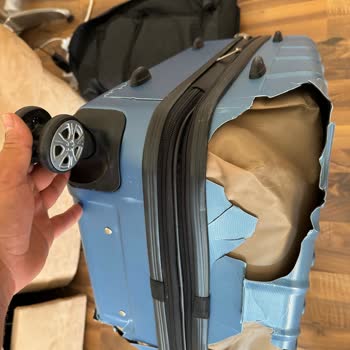 Pegasus Seyahatimde Parçalanan Valiz