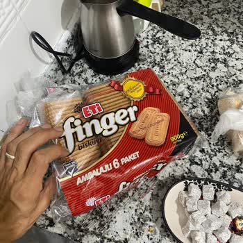 Eti Gıda Eti Finger Adlı Ürünün İçinden Tel Çıktı