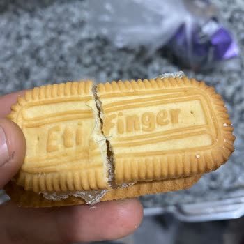 Eti Gıda Eti Finger Adlı Ürünün İçinden Tel Çıktı