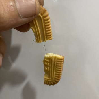 Eti Gıda Eti Finger Adlı Ürünün İçinden Tel Çıktı