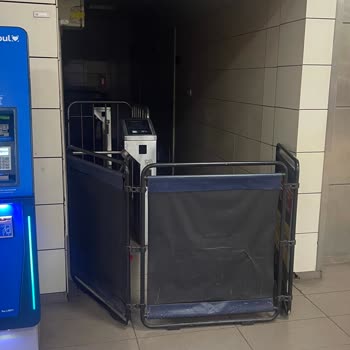 Boğaziçi Yönetim Gece Metroda Kapalı WC Ve Uzayan Bekleme Süresi