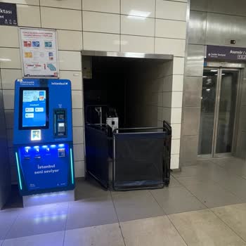 Boğaziçi Yönetim Gece Metroda Kapalı WC Ve Uzayan Bekleme Süresi