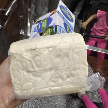 Aknaz Peynir Kıl Çıktı