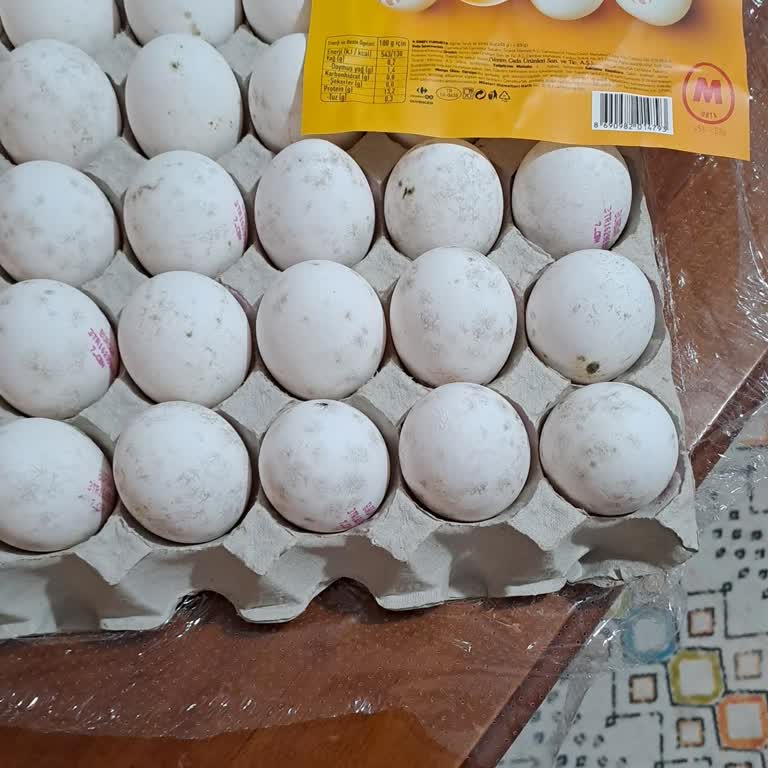 Carrefour'dan Aldığımız Yumurtalarda Küf Benzeri Lekeler