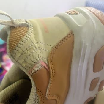 Skechers In 5599.00 TL Lik Ayakkabısının Dökülen Derileri