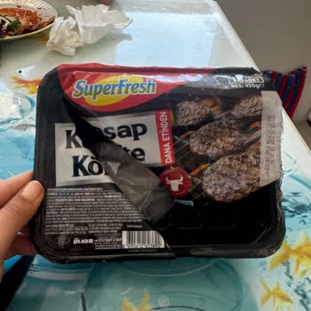 Superfresh Köftenin İçinden Plastik Çıktı!