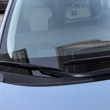 Toyota Seyir Halinde Aracın Camının Kırılması