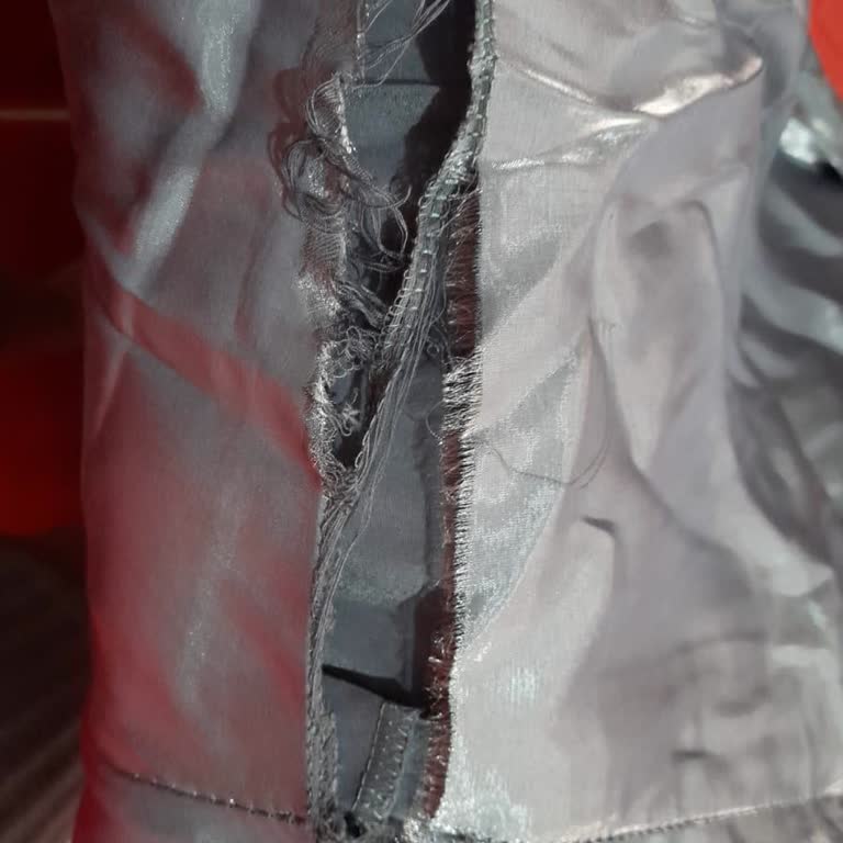 Tesettür Island Dikiş Kusurlu Elbiseyi Firmanın Geri Almaması