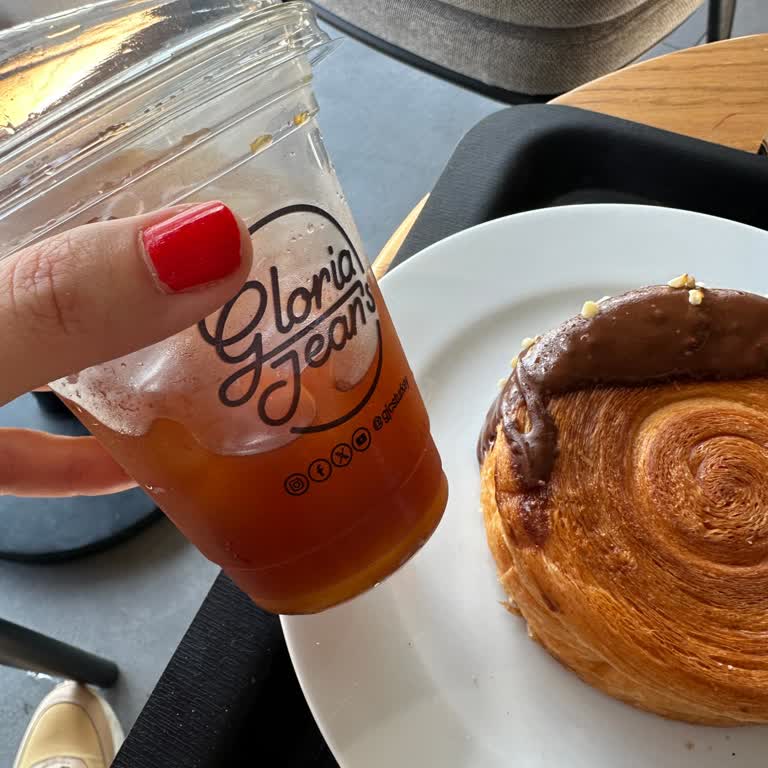 Gloria Jeans'te Standartlara Uymayan Kahve Oranı Ve İlgisiz Hizmet