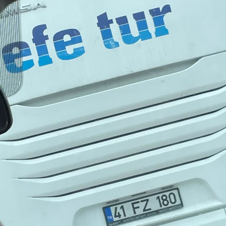 Efe Tur Yolda Aracımı Sıkıştıran Otobüs Hakkındadır