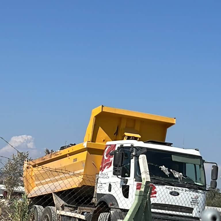 Hatay Büyükşehir Belediyesi Dere İçine Moloz Çöp Dökülüyor Olası Sel Baskınından Korkuyoruz