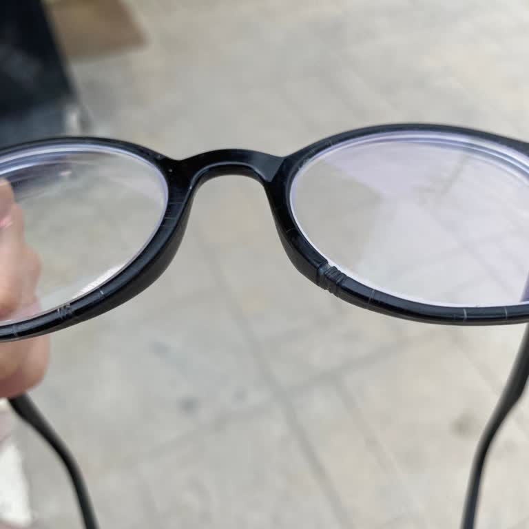 Atasun Optik Gözlük Çerçevelerinin Kırık Teslim Edilmesi