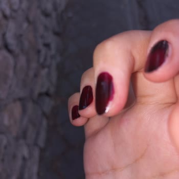 Flormar 323 Numaralı Oje Soyuluyor