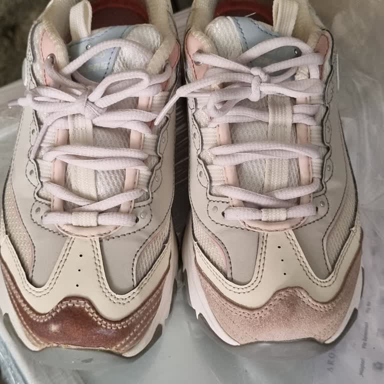 Skechers Marka Ayakkabı Renk Değiştirdi