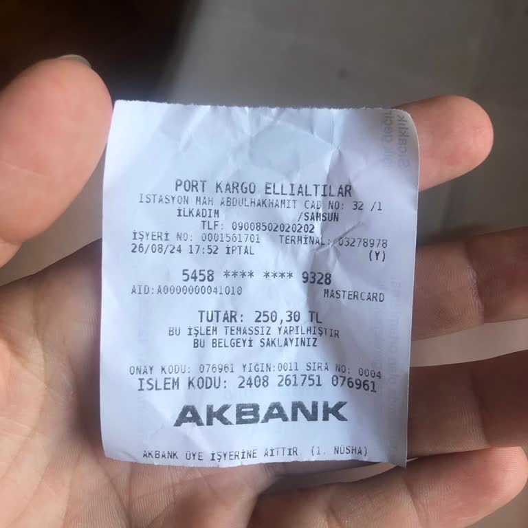 Sürat Kargo Çalışanın Verdiğim Kargoyu Atması