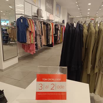 Axis İstanbul Paul Mark Tabela Yanlışlığı