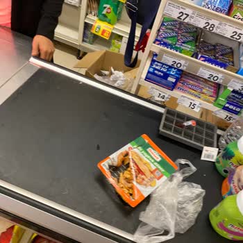 Şok Market Bozuk Ürün Ve İade Almıyor Fiş İçin Çöpü Karıştırın Diyor