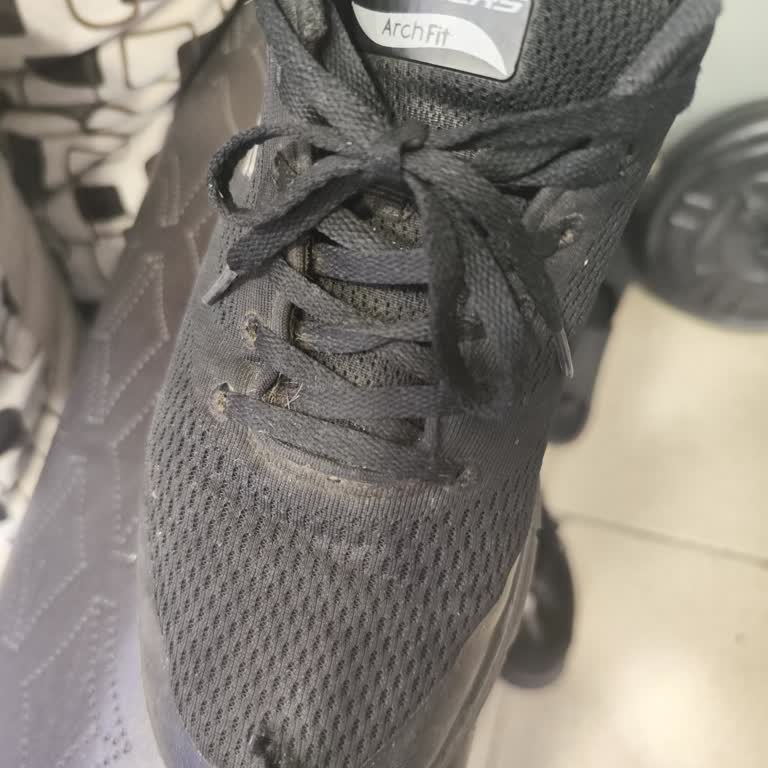 Skechers Aldığım Ayakkabının File Kısmı Yırtıldı Ve Garanti Dışı Kaldı