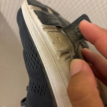 Skechers Max Cushion Arch-fit Tabanı 1 Ay Sonunda Ayakkabıdan Ayrıldı