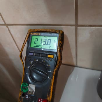 Bosch Voltaj Düşüklüğü 1. Resim Servis Ölçümü 2. Resim Elektrikçinin Ölçümü