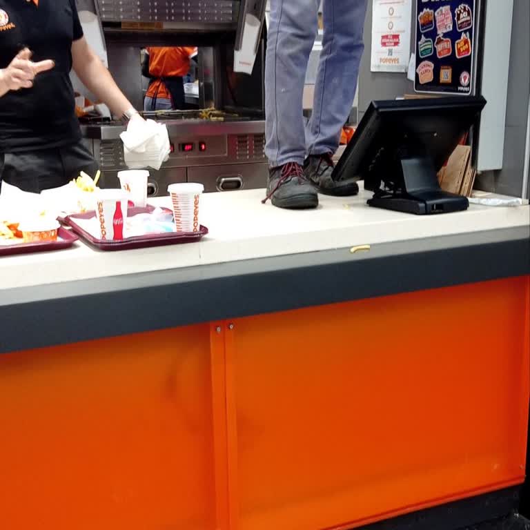 Popeyes Şubesinde Sağlık Ve Saygı Sorunu