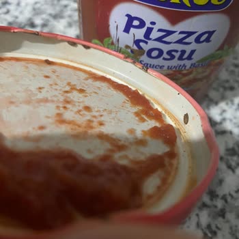Burcu Gıda Online Marketten Alınan Pizza Sosunda Hijyen Sorunu