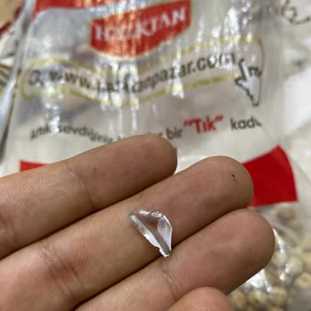 Halktan Kuruyemiş Afyon Şubesinde Aldığımız Leblebinin İçinden Cam Çıktı