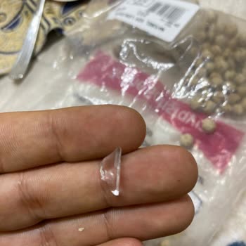 Halktan Kuruyemiş Afyon Şubesinde Aldığımız Leblebinin İçinden Cam Çıktı