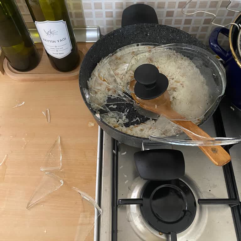 Karaca Züccaciye Karaca Tencere Kapağı 2. Yemek Pişirmemizde Patladı.