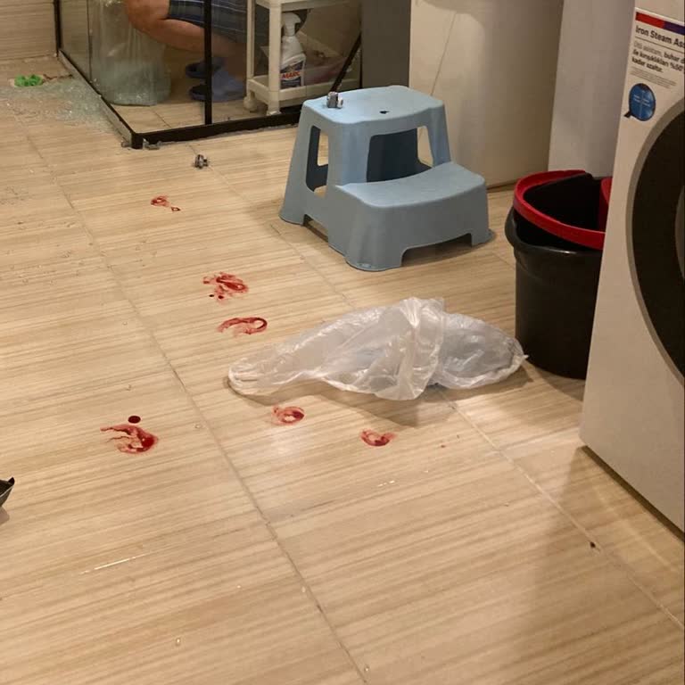 Koçtaş Ef Bilişim Duşa Kabin Camı Patladı